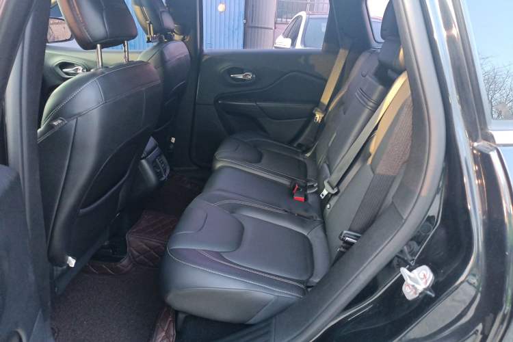 Used  Cherokee 2016 2.4L Leading Smart Version