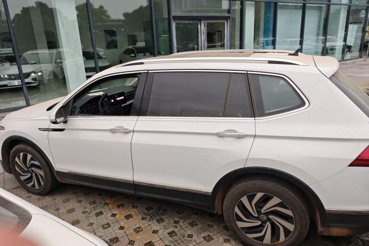 Used Volkswagen Tiguan L 2024 300TSI Automatic Two-Wheel Drive Smart Edition
