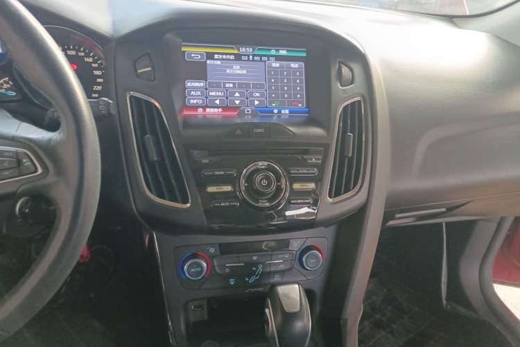 Used Ford Focus 2015 Hatchback 1.6L Automatic Fashion Edition
