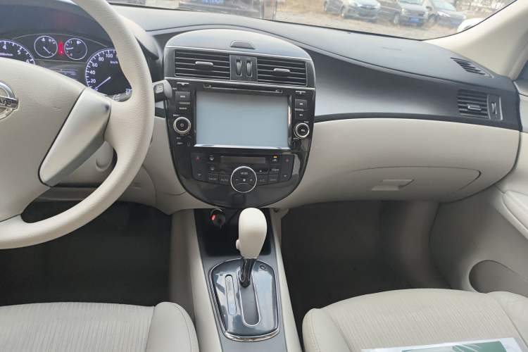 Used Nissan Tiida 2011 1.6L CVT Smart Version
