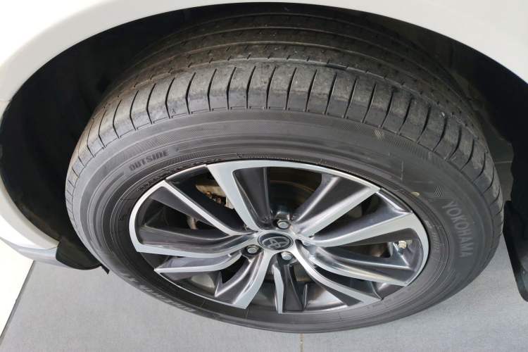 Used Toyota Harrier 2023 2.0L CVT Two-Wheel Drive Entry Version
