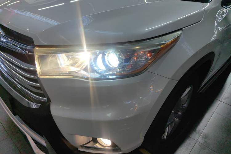 Used Toyota Highlander 2015 2.0T Two-Wheel Drive Luxury Edition 7 Seats
