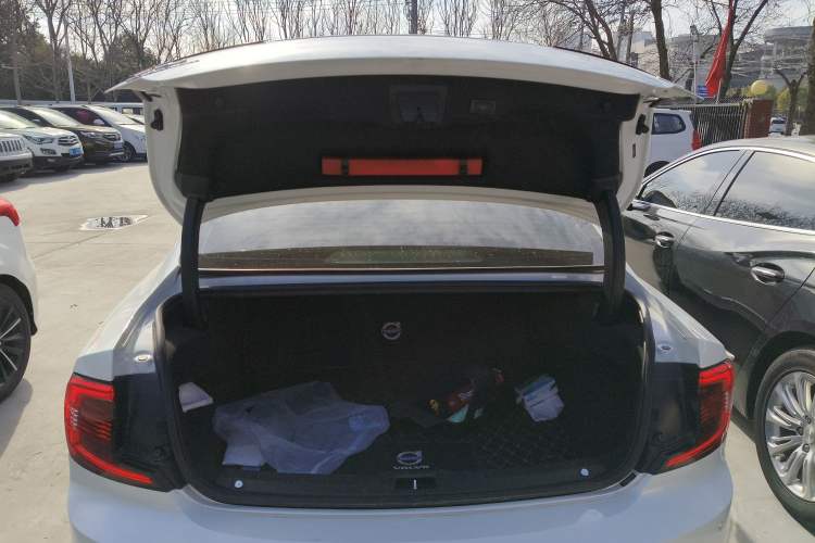 Used Volvo S90 New Energy 2022 T8 eDrive Hybrid Luxury Edition
