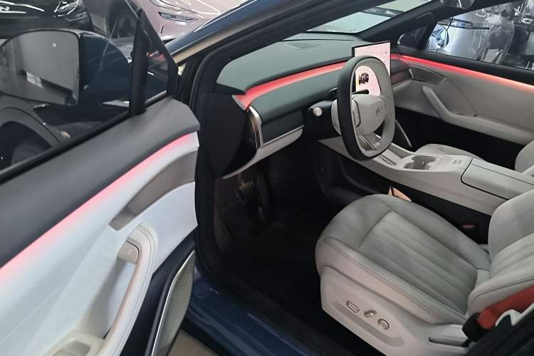 Used ONVO L60 2024 60 kWh All-Wheel Drive
