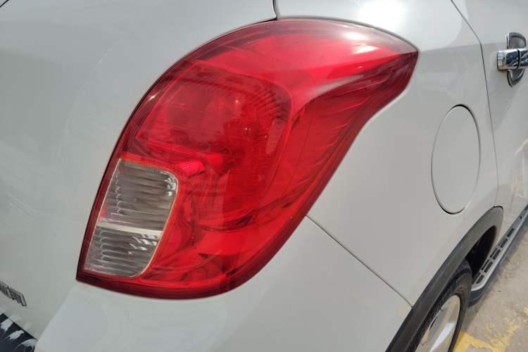 Used Buick Encore 2015 1.4T Automatic Two-Wheel Drive Urban Elite Version
