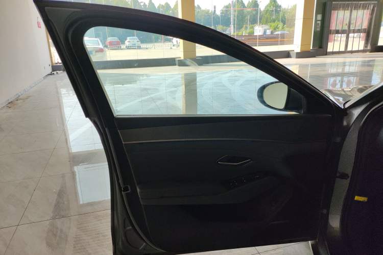 Used BYD Qin L 2024 DM-i 120KM Excellence Model
