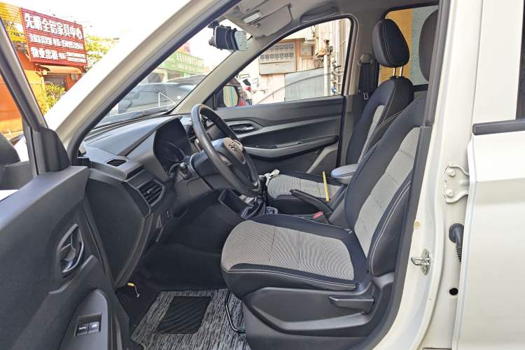 Used Wuling Hongguang 2019 1.5L S Basic Version China VI Standard LAR
