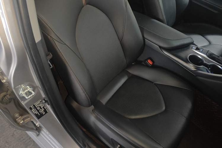 Used Toyota Camry 2021 2.0G Luxury Edition
