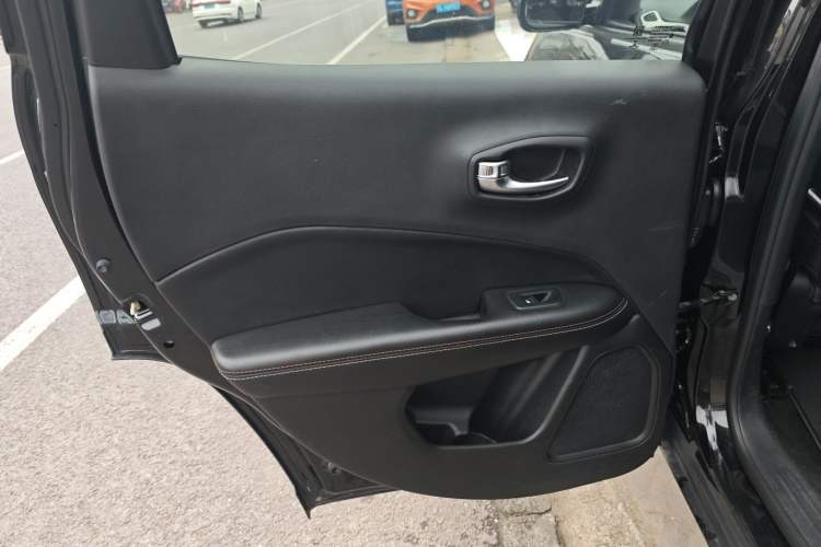 Used  Compass 2019 220T Automatic Enjoyment Version
