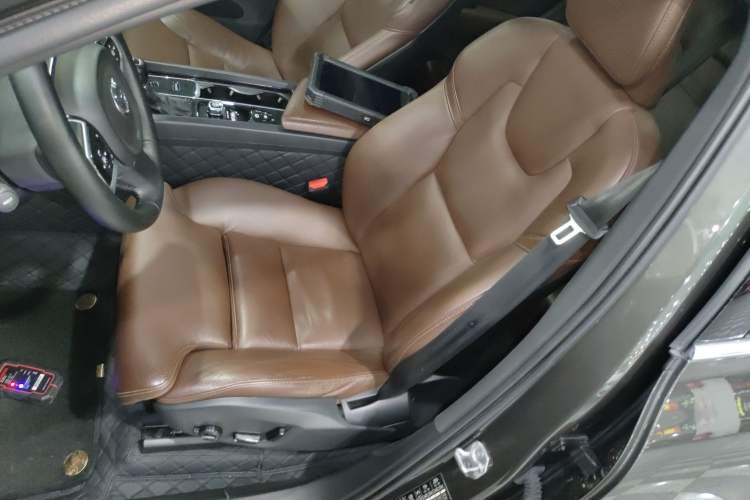 Used Volvo XC60 2019 T5 4x4 Zhiya Luxury Edition China V Standard
