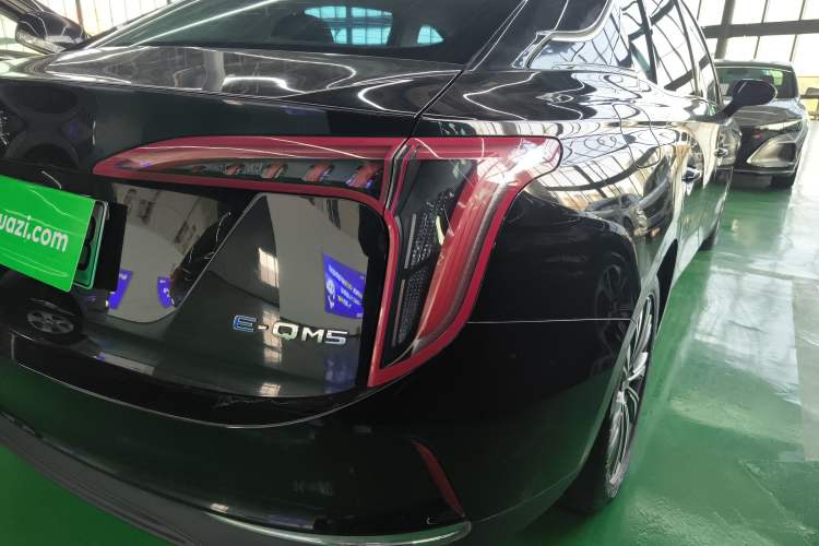 Used Hongqi E-QM5 2022 431 km Charge & Enjoy Edition

