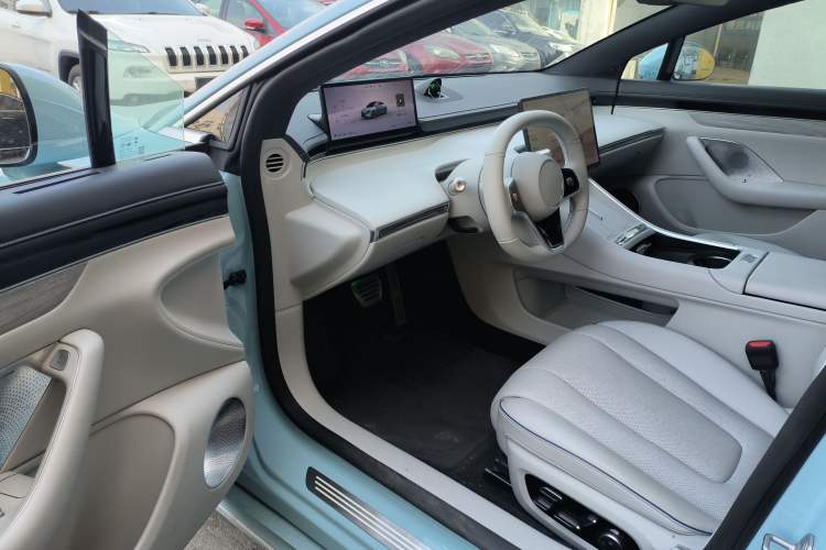 Used Hima Luxeed S7 2025 705 km Pro
