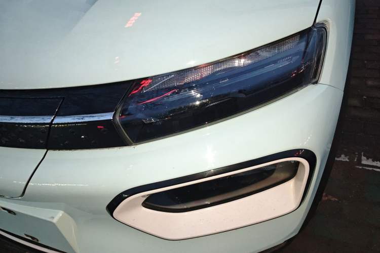 Used Dongfeng NAMMI BOX 2022 Revised Light Wind Edition 201 km Standard Version
