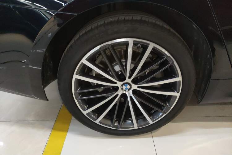 Used BMW 5 Series 2023 Restyled 530Li Leading Edition M Sport Package
