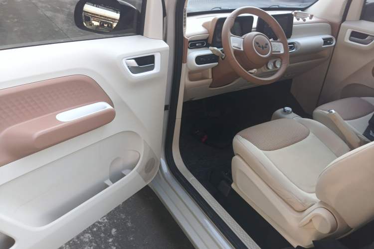 Used Wuling Hongguang MINIEV 2024 3rd Generation 215km Advanced Version
