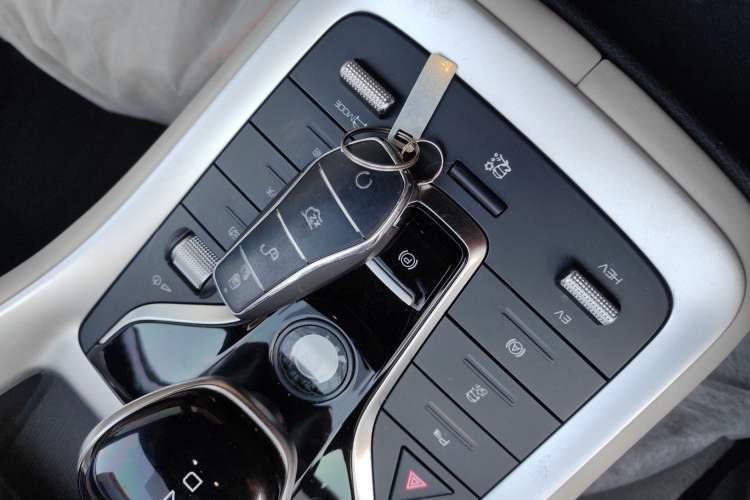 Used BYD Song Pro New Energy 2024 HONOR Edition DM-i 71KM Navigation Model