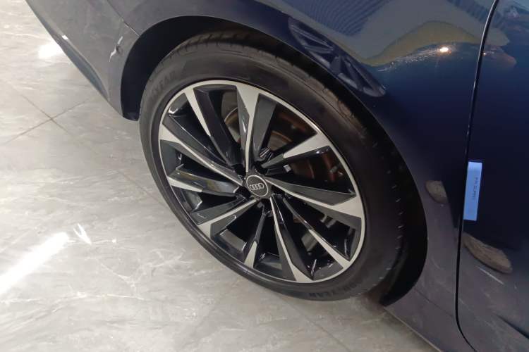 Used Audi A7L 2022 55 TFSI quattro S-line Zhiyuan Crystal Flow Package
