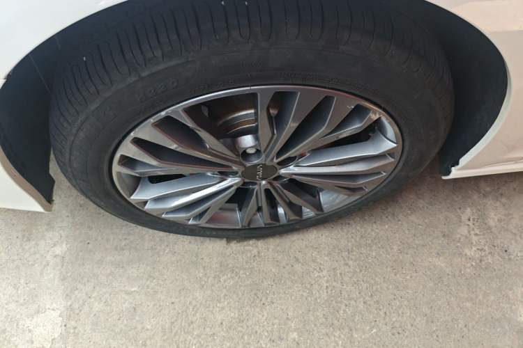 Used Dongfeng Aeolus Yixuan MAX 2023 1.5T Ultra-Stylish Trendsetting Dad Edition
