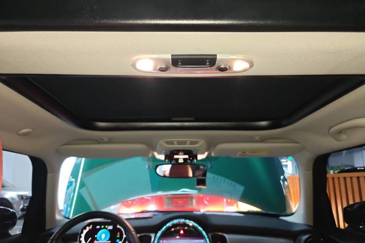 Used  MINI 2022 Updated 1.5T COOPER Classic Edition Five-Door Version
