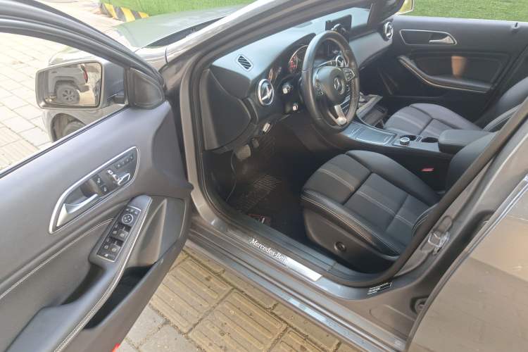 Used Mercedes-Benz A-Class 2017 Revised Version A 200 Fashion Edition
