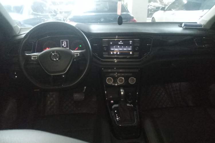 Used Volkswagen T-ROC 2018 280TSI DSG Two-Wheel-Drive Comfort Version China V Standard
