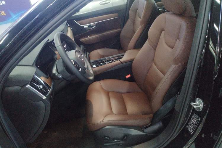 Used Volvo S90 2025 B5 Zhiyi Luxury Edition
