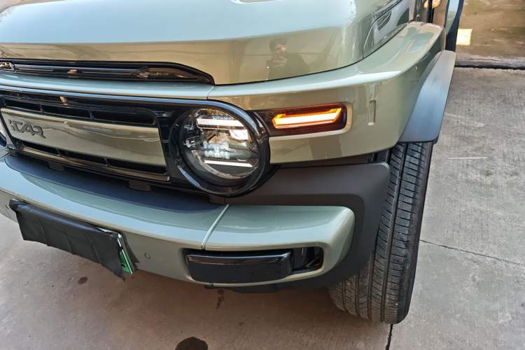 Used  V23 2025 401 Two-Wheel Drive Advanced Edition
