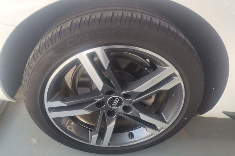 Used Audi A4L 2022 40 TFSI Luxury Dynamic Model
