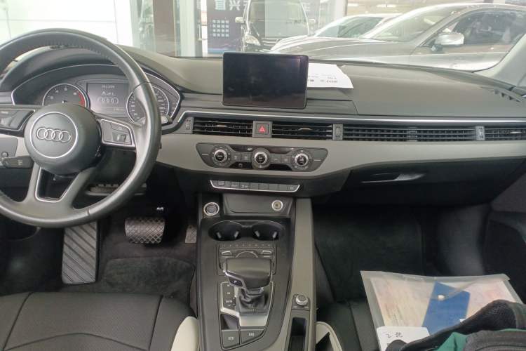 Used Audi A4L 2017 40 TFSI Ambition Edition
