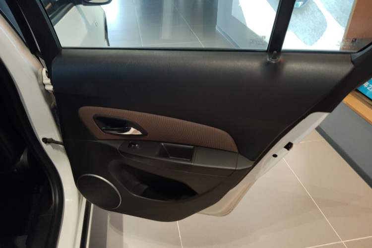 Used Chevrolet Cruze 2013 Hatchback 1.6L Automatic Luxury Model
