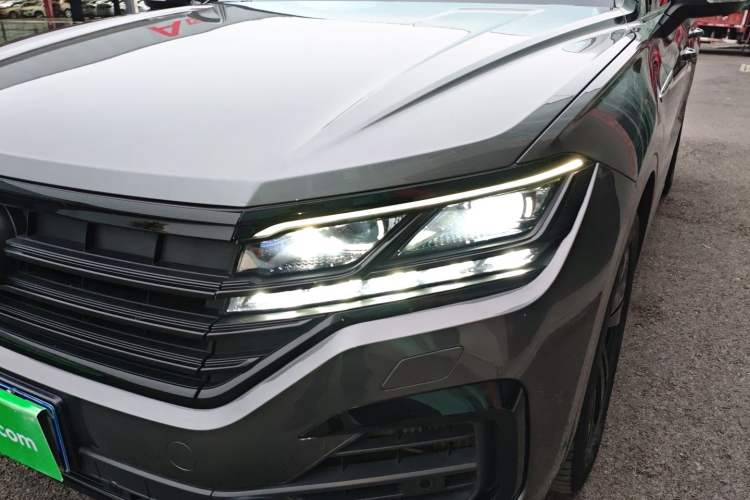 Used Volkswagen Touareg 2021 3.0 TSI Luxury Edition Black Diamond Sport Package
