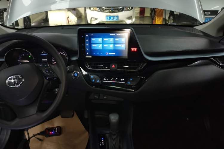 Used Toyota IZOA 2021 2.0L Enjoy Edition
