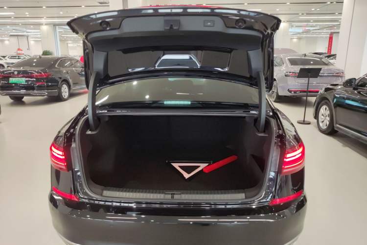 Used Volkswagen Passat 2024 380TSI Dragon Glory Edition
