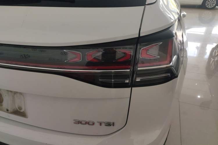 Used Volkswagen Tayron 2023 300TSI Two-Wheel-Drive Luxury Plus Advanced Edition
