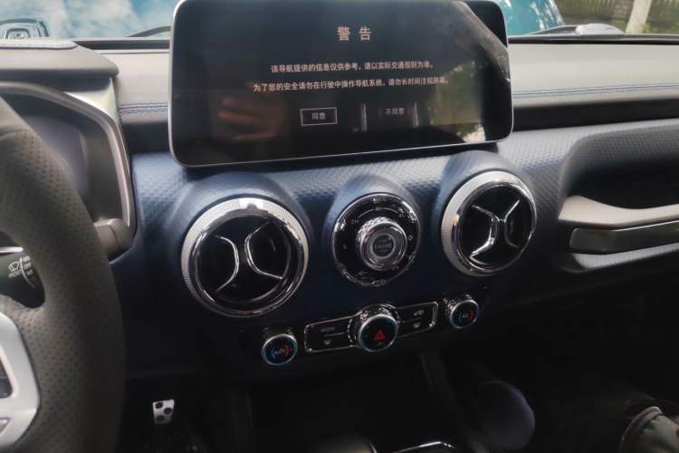 Used Beijing Auto BJ40 2019 Updated Version 2.0T Automatic All-Wheel Drive Urban Hunter Edition Premium China V Emission Standard
