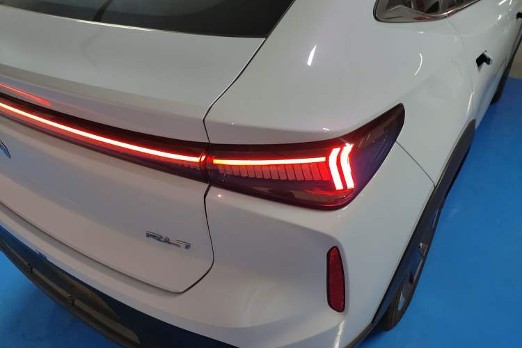 Used Livan Livan 7 2024 605 km Glory Edition