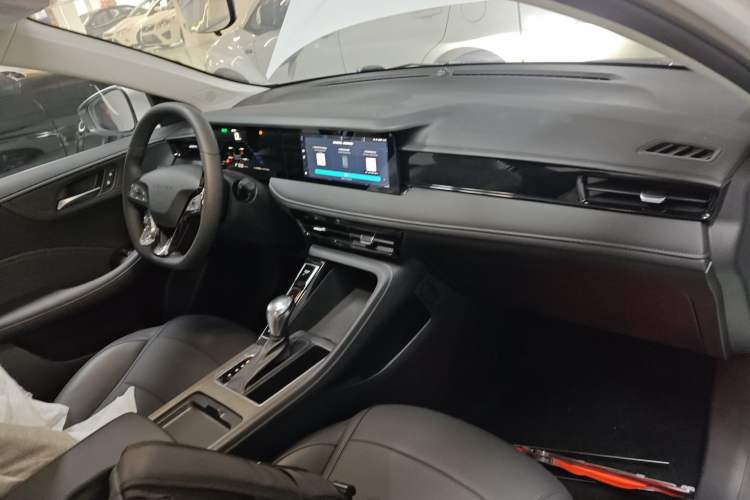 Used Roewe i5 2023 1.5L CVT Luxury Edition