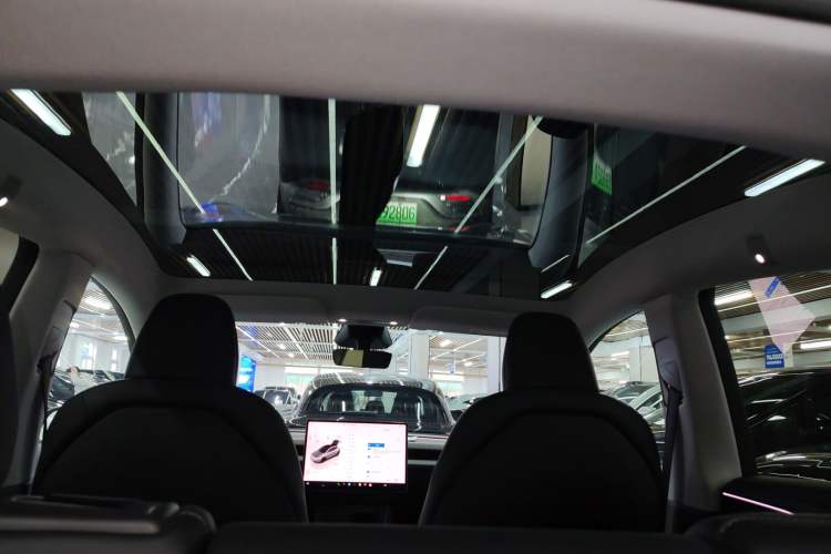 Used Tesla Model Y 2025 Rear-Wheel-Drive Version
