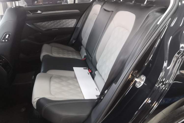 Used Volkswagen Magotan 2023 2 Million Units Limited Edition 330TSI DSG Leading Version