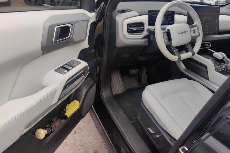 Used  Titanium 3 2025 501 km All-Wheel Drive Intelligent Driving Max Edition