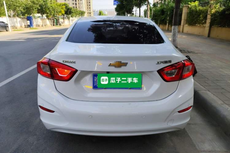 Used Chevrolet Cruze 2017 1.5L Automatic Pioneer Sunroof Edition
