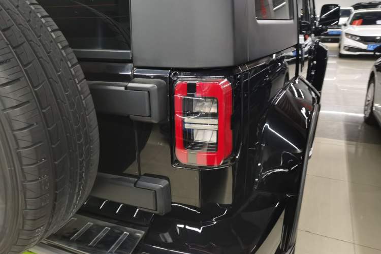 Used  BJ40 2020 2.0T Automatic Four-Wheel Drive Urban Hunter Edition Chivalrous Type
