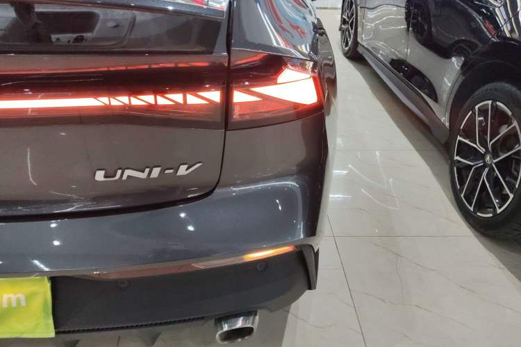 Used Changan UNI-V 2022 1.5T Prestige Version