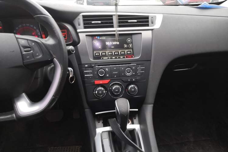 Used  6 2014 1.6T Elegant Version THP160
