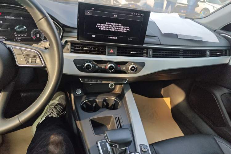 Used Audi A4L 2020 40 TFSI Fashionable and Elegant Model
