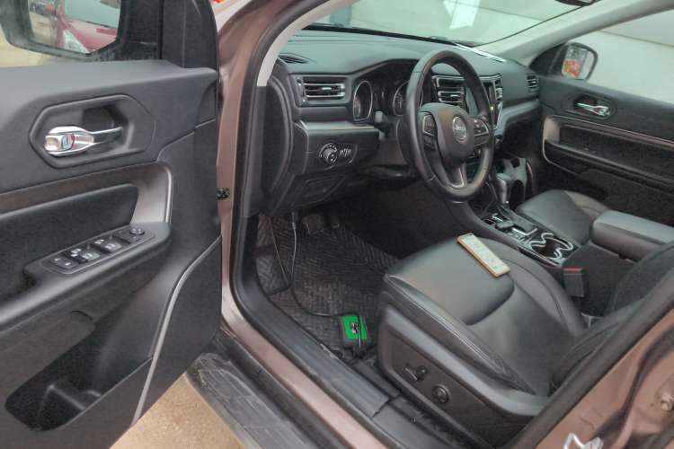 Used  Commander 2018 2.0T Two-Wheel Drive Enjoy Edition China V
