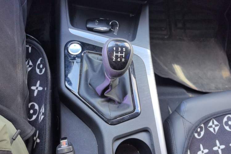 Used Soueast DX5 2021 1.5L Manual Deluxe Upgrade Version