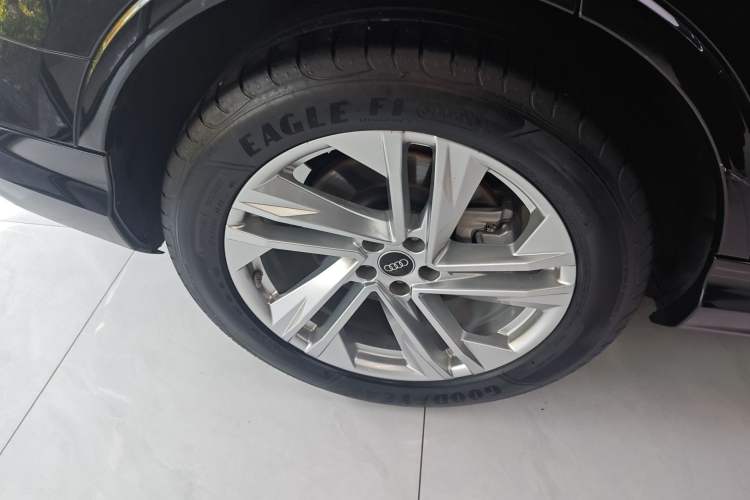 Used Audi Q7 2023 45 TFSI quattro S line Sport model
