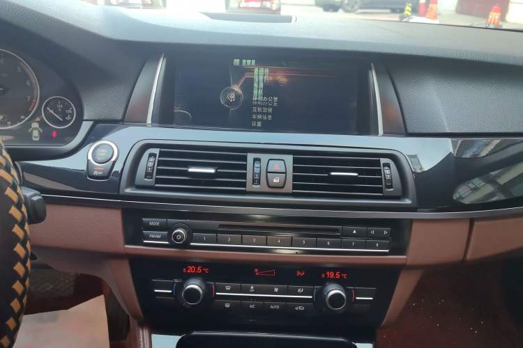 Used BMW 5 Series 2014 520Li Elegant Model
