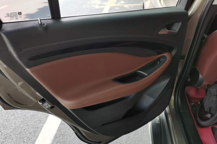 Used Buick Envision 2018 20T Two-Wheel Drive Luxury Model
